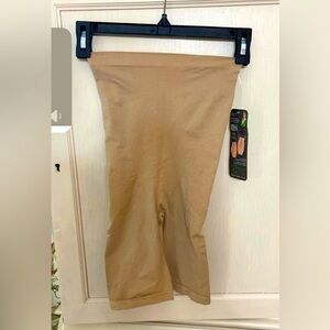 NWT Body beautiful shape me
undergarment size s/ m